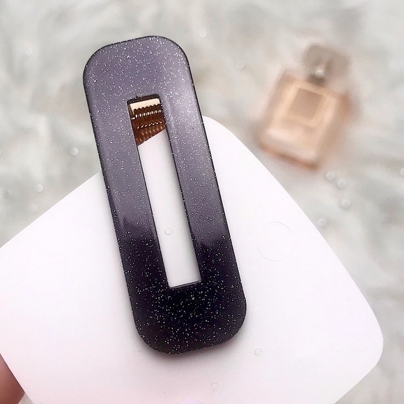 Accessories - 💜10/$25💜Black Acrylic Rectangular Hair Clip NEW